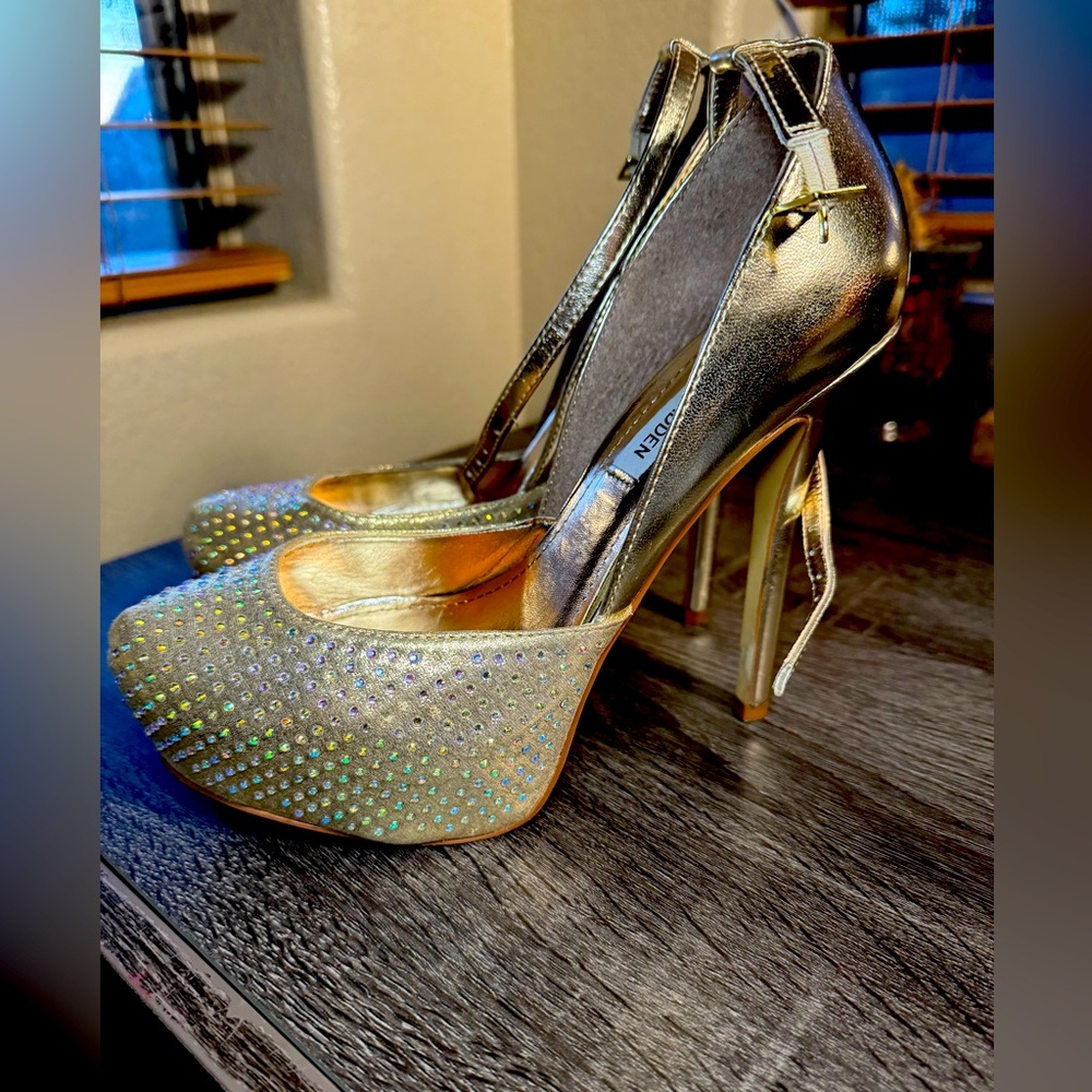 Women's Steve Madden Deeny-R Rhinestone covered platform heels!